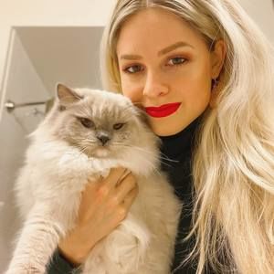 Meet your Posher, Angelica